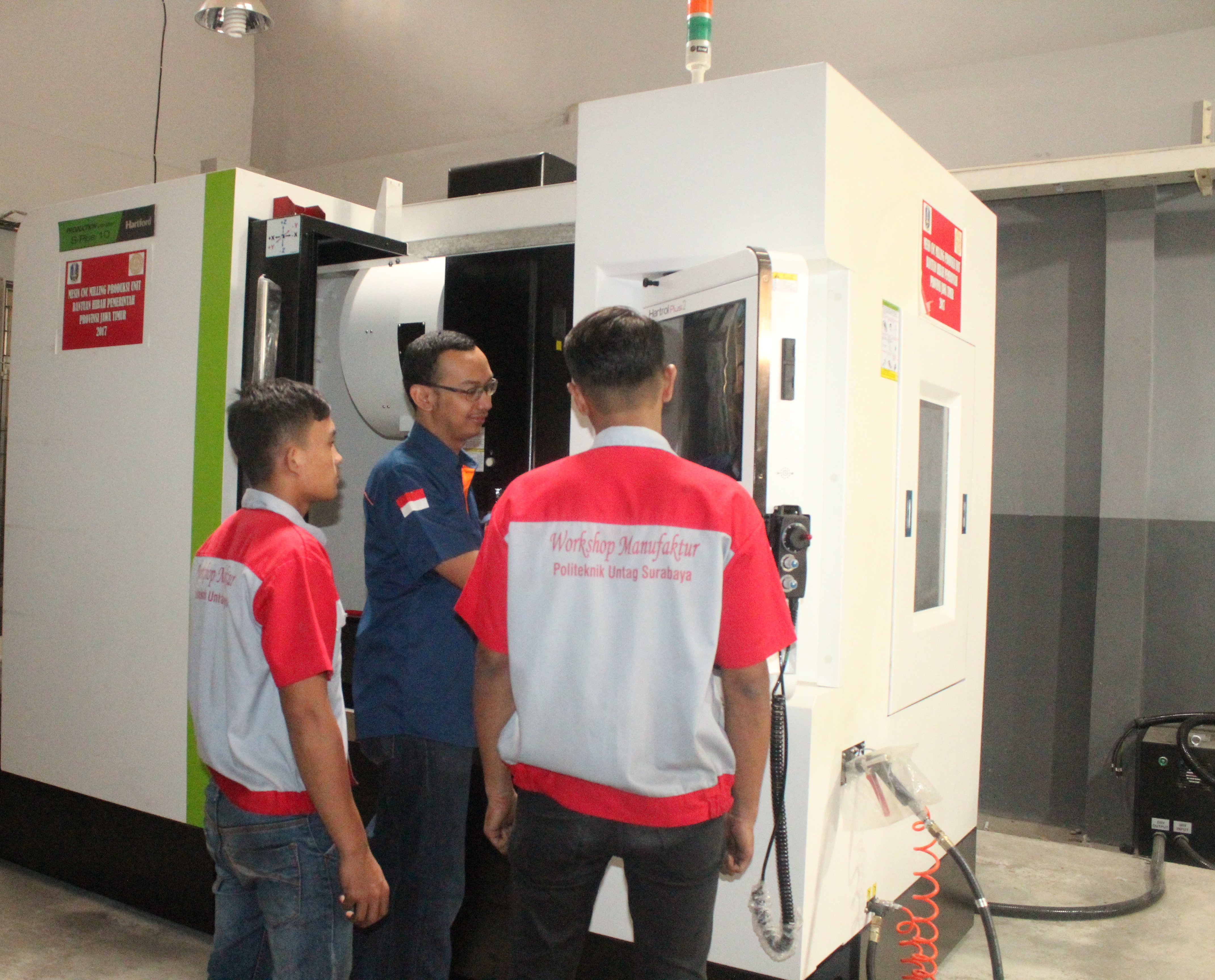 Politeknik 17 Agustus 1945 Surabaya Dapat Hibah Mesin Milling CNC Dari Pemprov Jatim