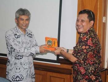 Politeknik Untag Surabaya Jalin Kerjasama Dengan Politeknik Manufaktur Negeri Bandung