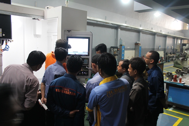 Politeknik Untag Surabaya Lakukan Training CNC Milling Produksi Unit Hibah Pemprov Jatim