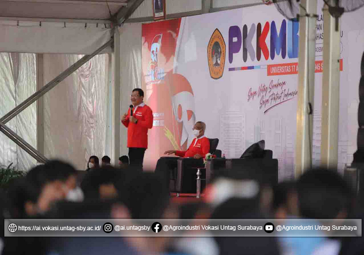 REKTOR UNTAG SURABAYA KOBARKAN SEMANGAT PATRIOT MERAH PUTIH UNTUK 3.489 MAHASISWA BARU