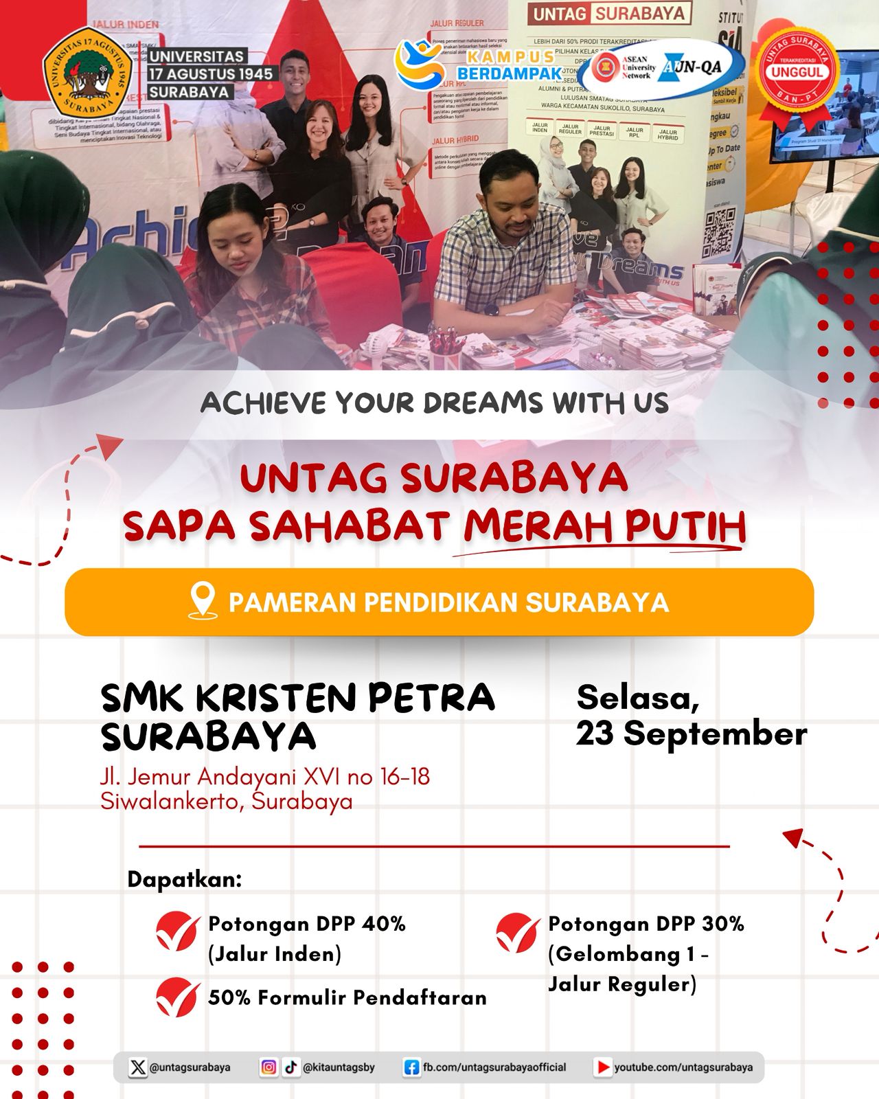 Kunjungi Booth UNTAG Surabaya di SMK Kristen Petra Surabaya