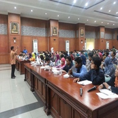 Direktur Politag Surabaya dalam Acara Capacity Building Entrepreneur Muda Kota Surabaya